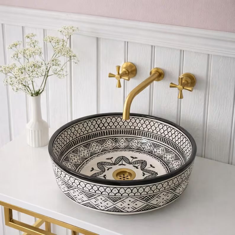 Marokkanisches Waschbecken aus weißem Ton im orientalischen Stil, handbemalt